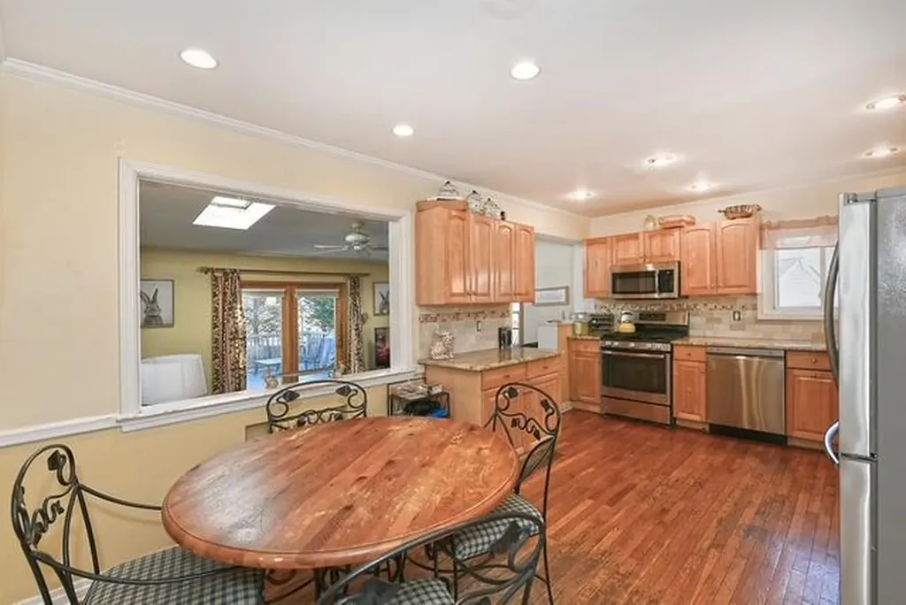 24 Surrey Drive Merrick NY 11566