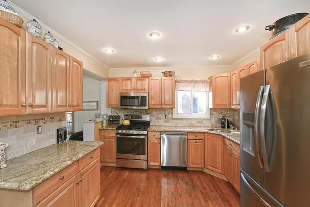 24 Surrey Drive Merrick NY 11566