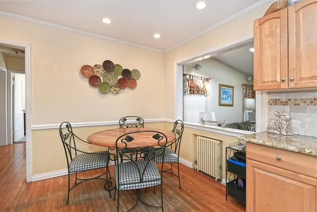 24 Surrey Drive Merrick NY 11566