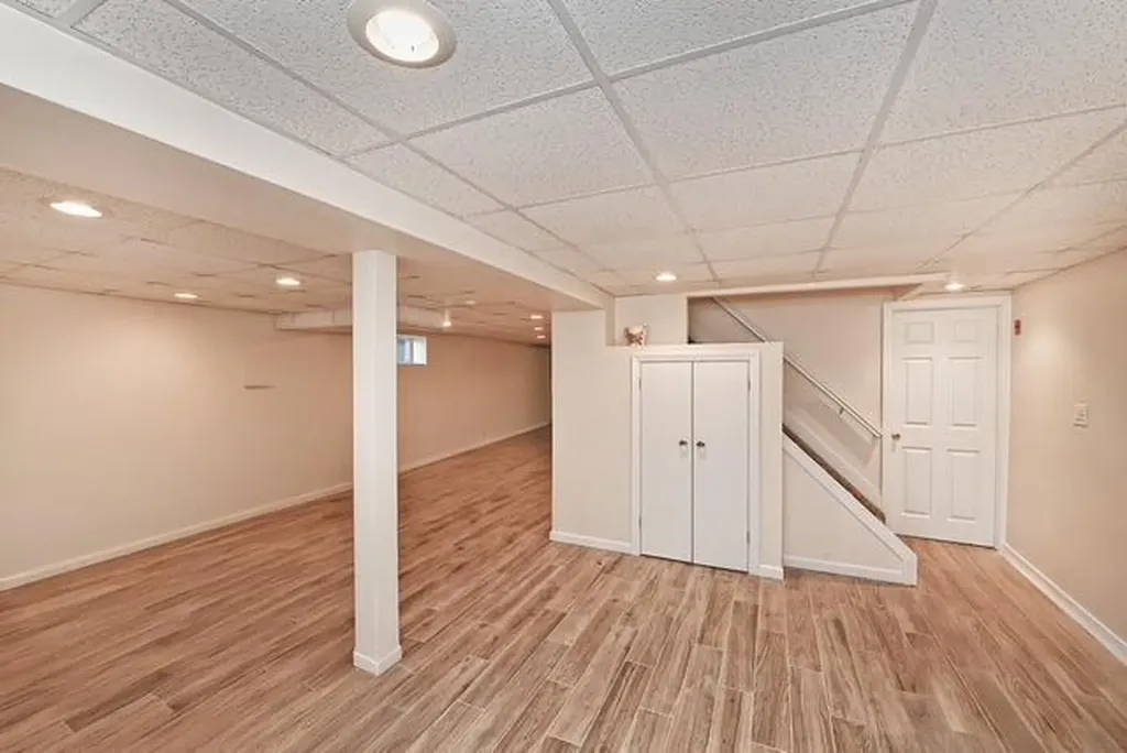 24 Surrey Drive Merrick NY 11566