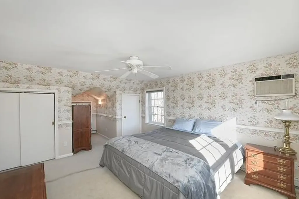 24 Surrey Drive Merrick NY 11566
