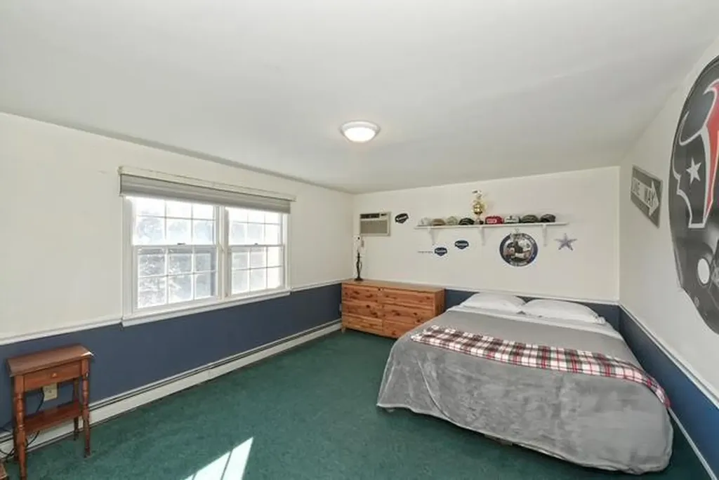 24 Surrey Drive Merrick NY 11566