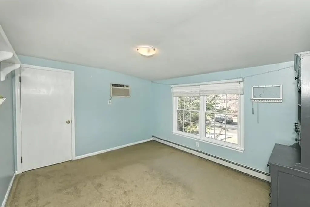 24 Surrey Drive Merrick NY 11566