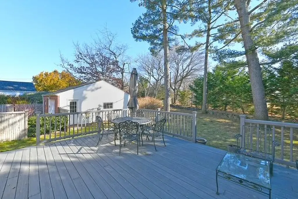 24 Surrey Drive Merrick NY 11566