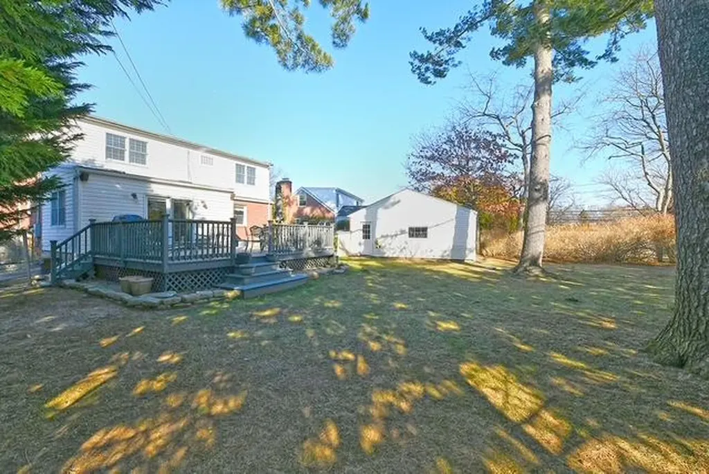 24 Surrey Drive Merrick NY 11566