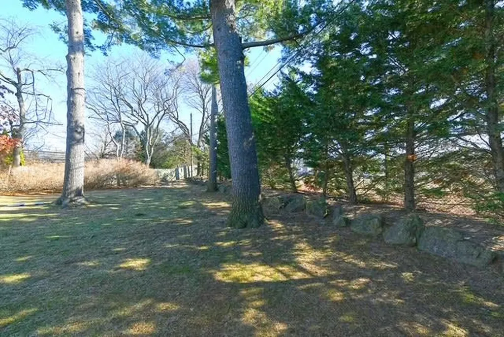 24 Surrey Drive Merrick NY 11566