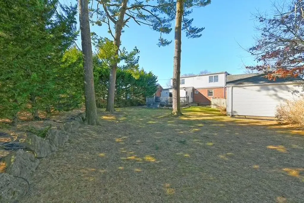 24 Surrey Drive Merrick NY 11566
