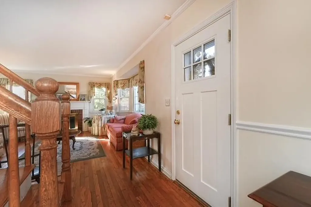 24 Surrey Drive Merrick NY 11566