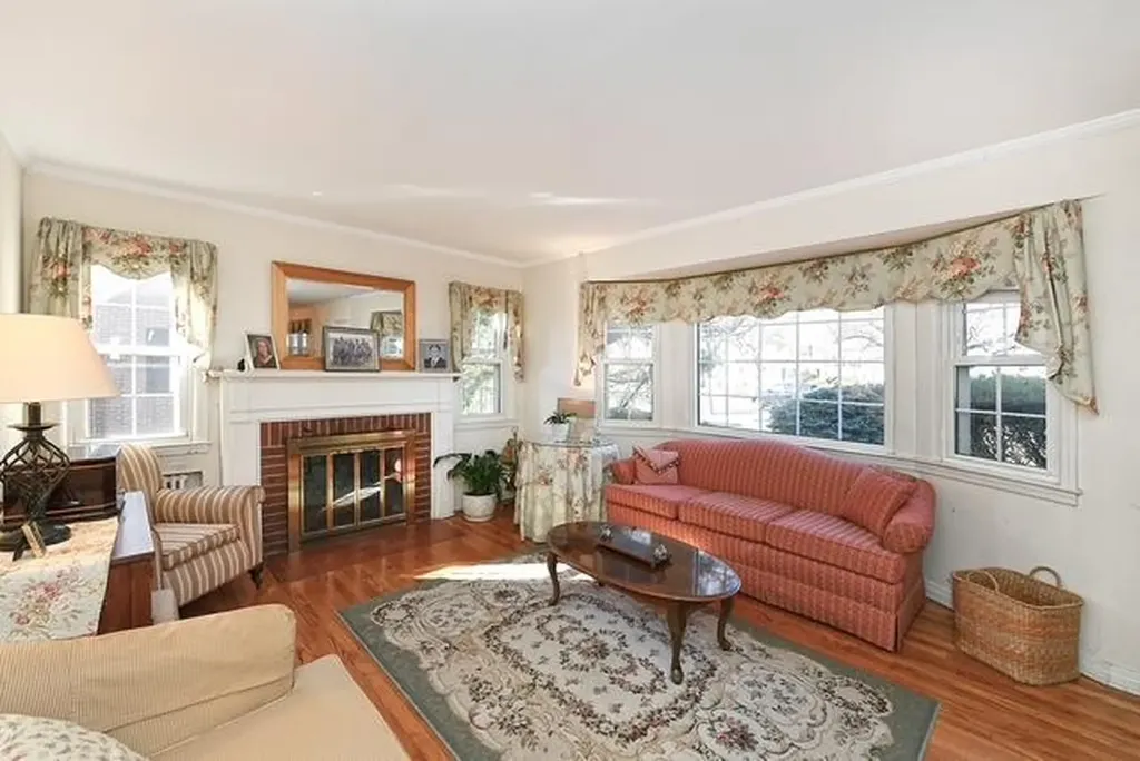 24 Surrey Drive Merrick NY 11566