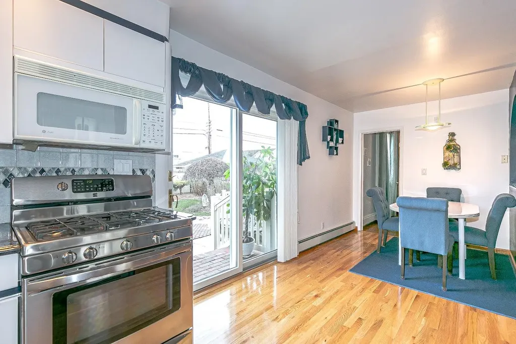 252 Maple Place Mineola NY 11501