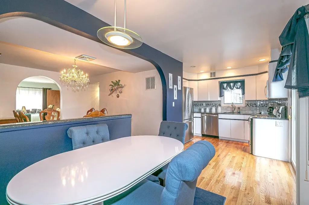 252 Maple Place Mineola NY 11501