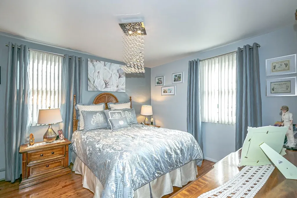 252 Maple Place Mineola NY 11501