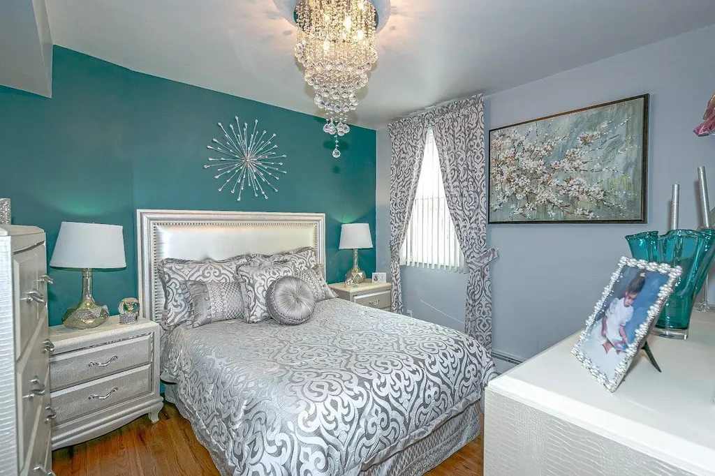 252 Maple Place Mineola NY 11501