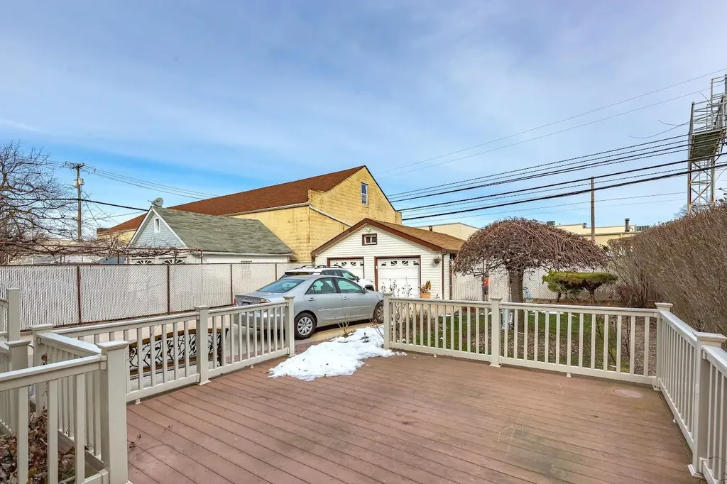 252 Maple Place Mineola NY 11501