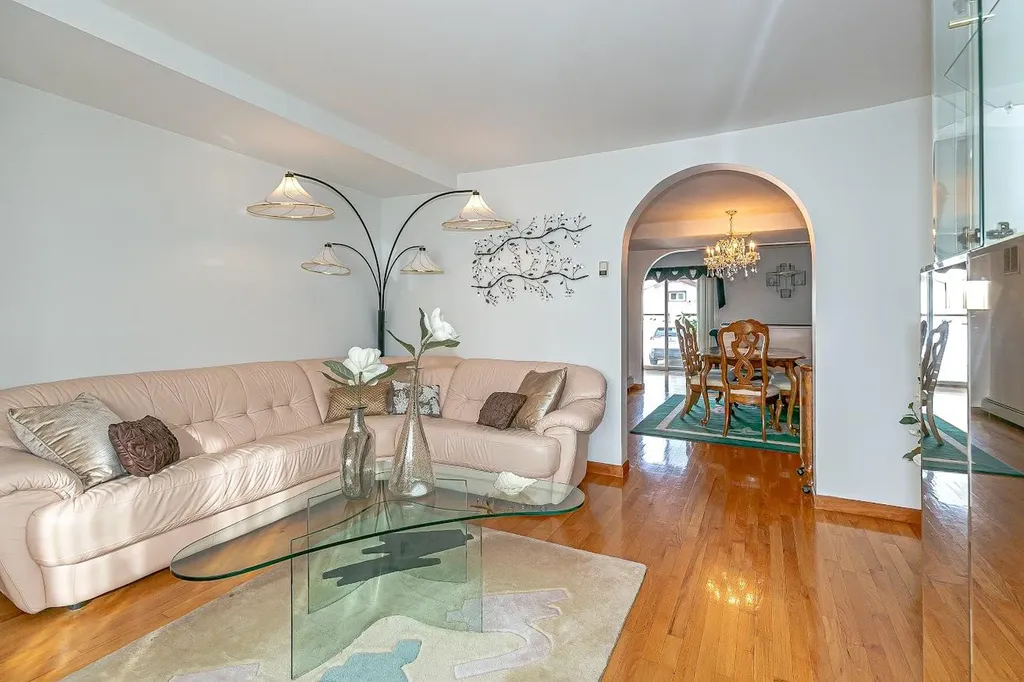 252 Maple Place Mineola NY 11501