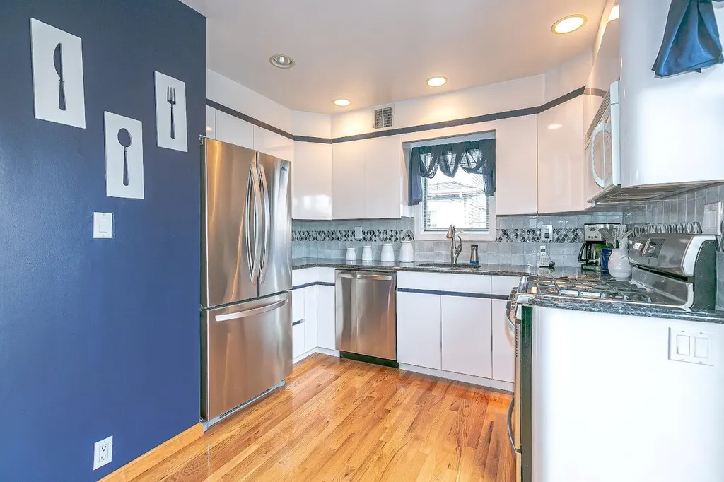 252 Maple Place Mineola NY 11501