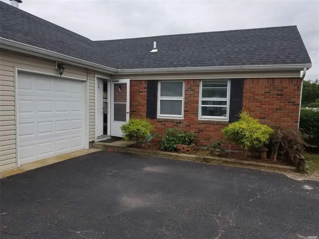 24 Springmeadow Drive Kings Park NY 11754-4603