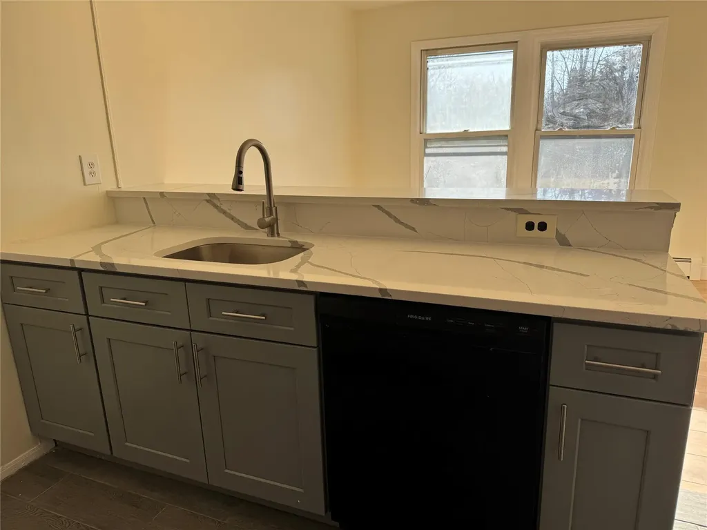 24 Springmeadow Drive Kings Park NY 11754-4603