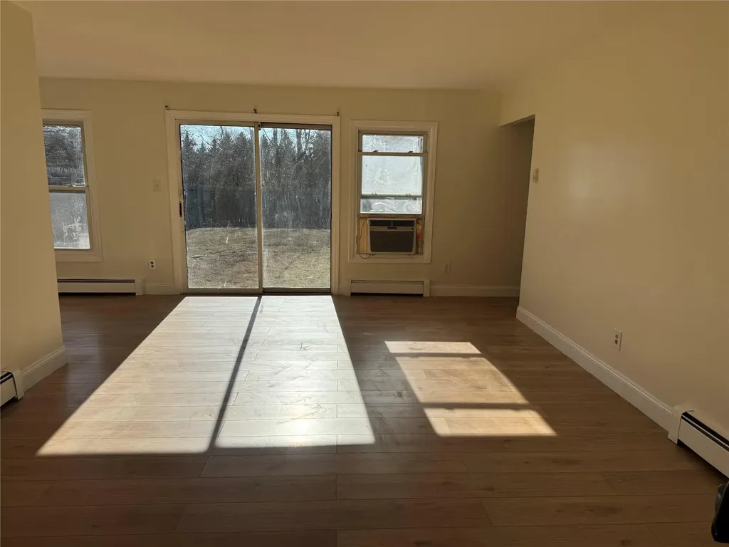 24 Springmeadow Drive Kings Park NY 11754-4603