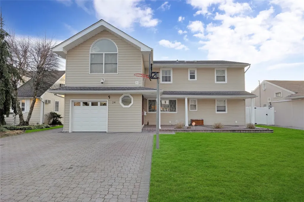 24 Saddle Rock Road Valley Stream NY 11581