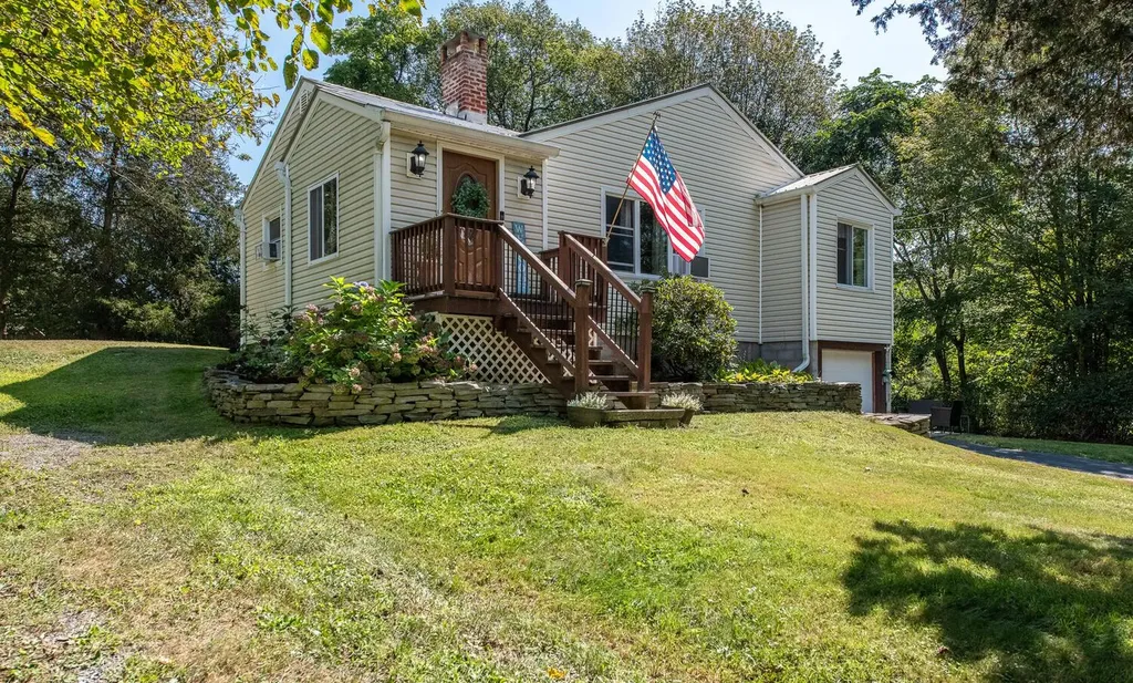 15 Knolls Road Poughkeepsie NY 12601