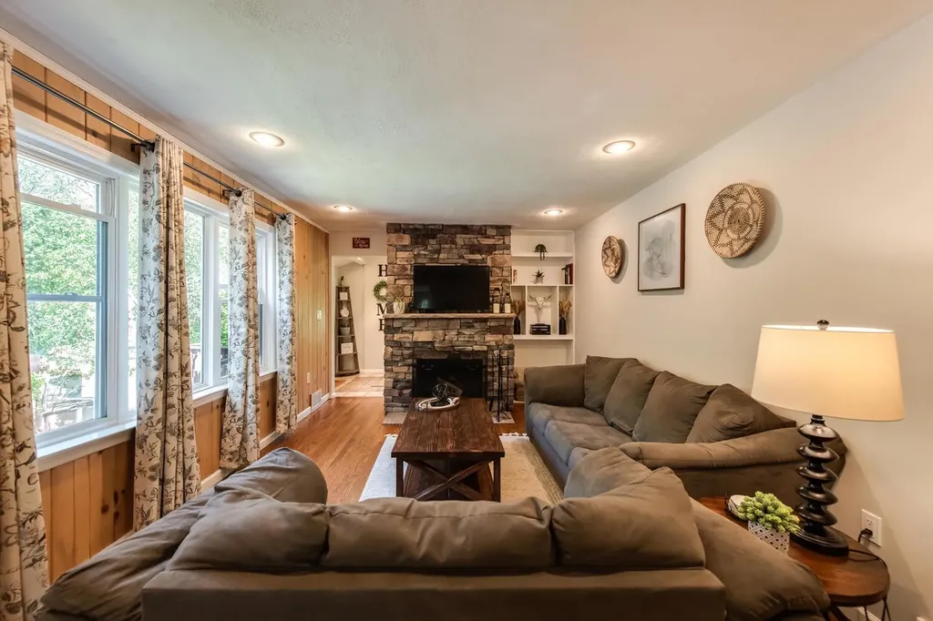 15 Knolls Road Poughkeepsie NY 12601