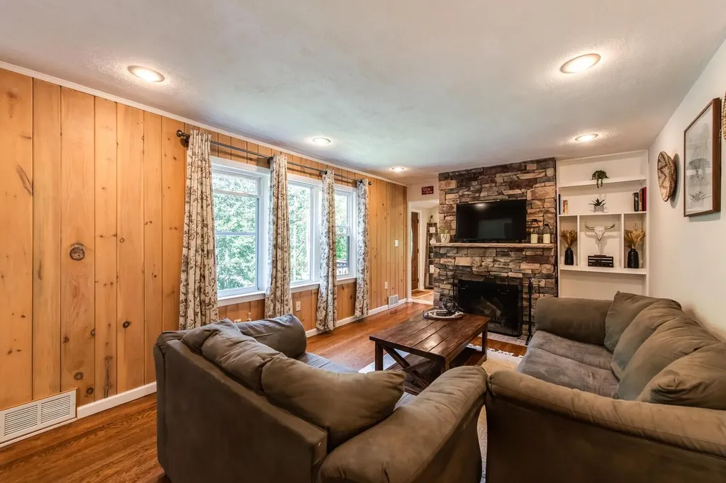 15 Knolls Road Poughkeepsie NY 12601
