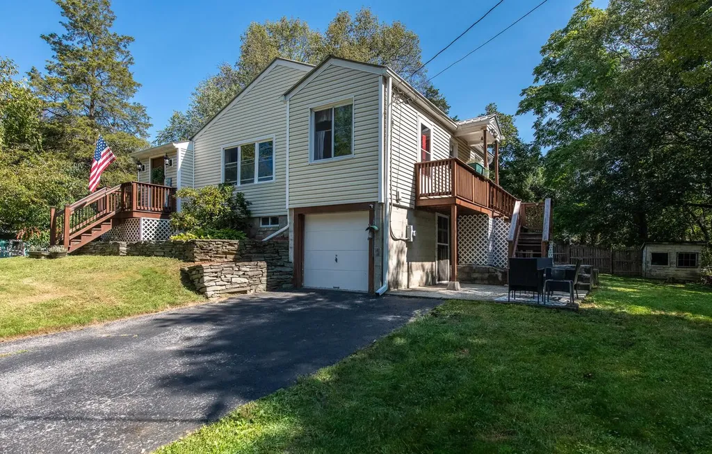 15 Knolls Road Poughkeepsie NY 12601