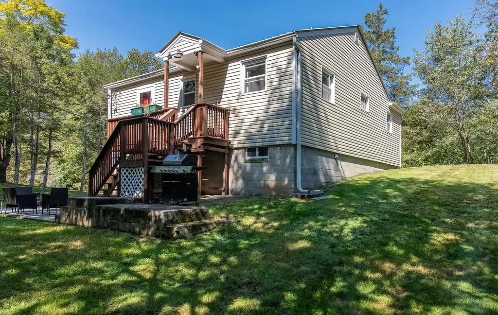 15 Knolls Road Poughkeepsie NY 12601