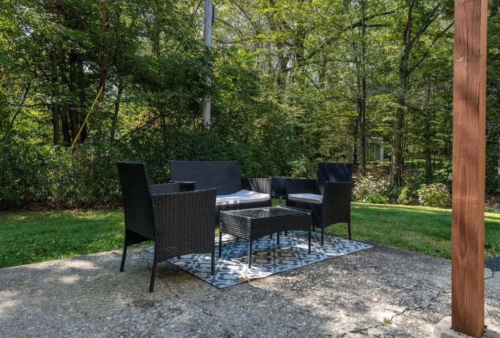 15 Knolls Road Poughkeepsie NY 12601