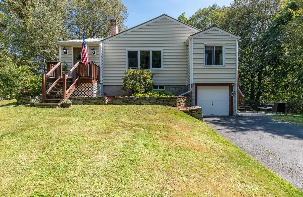 15 Knolls Road Poughkeepsie NY 12601