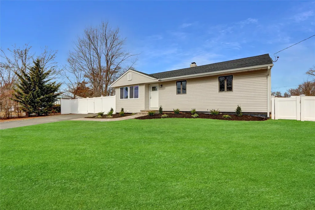 2203 Knickerbocker Avenue Medford NY 11763