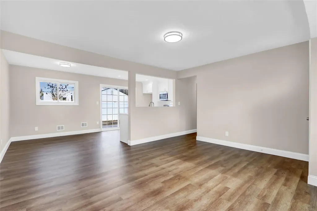 2203 Knickerbocker Avenue Medford NY 11763