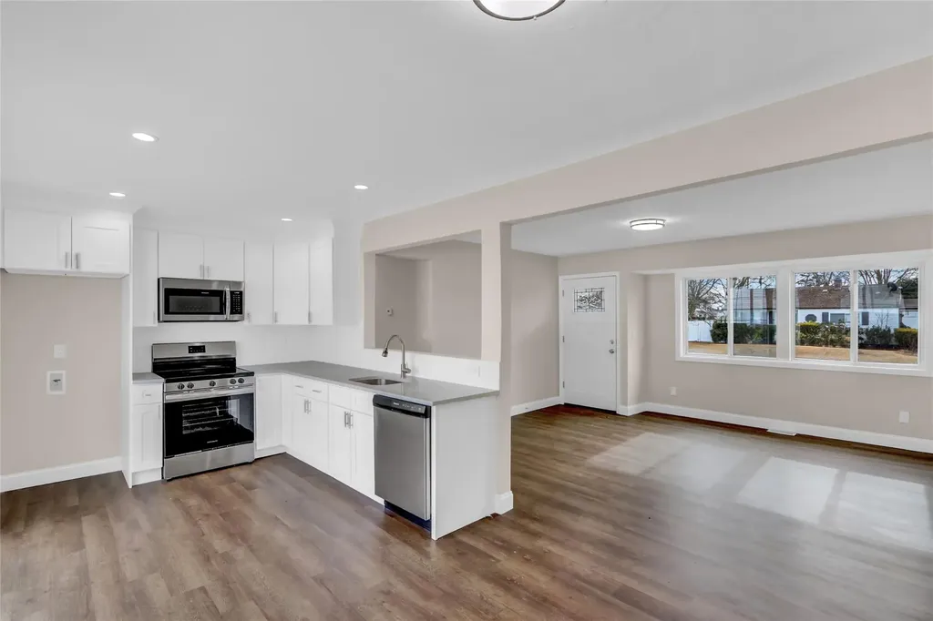 2203 Knickerbocker Avenue Medford NY 11763