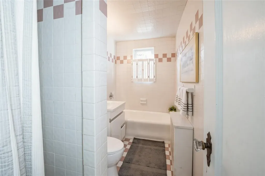 2523 Westervelt Avenue Bronx NY 10469