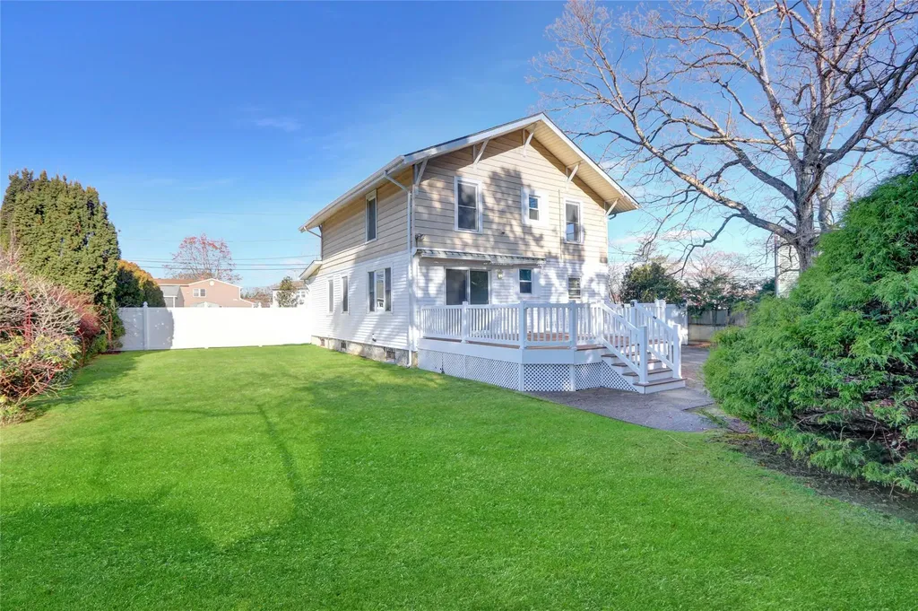 724 Glendale Road West Babylon NY 11704