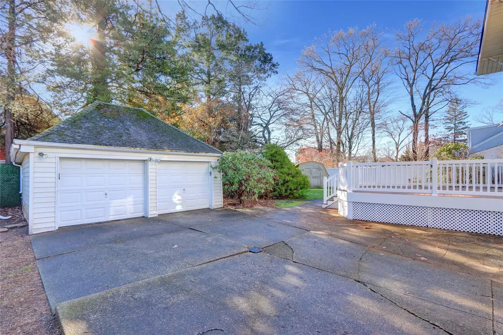 724 Glendale Road West Babylon NY 11704