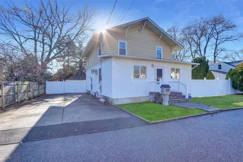 724 Glendale Road West Babylon NY 11704