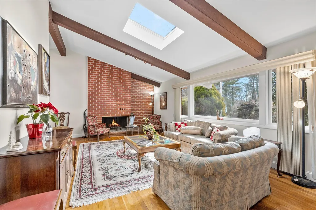 20 Hunt Path New Rochelle NY 10804