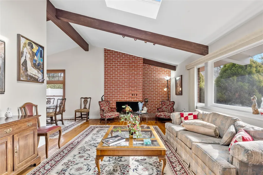 20 Hunt Path New Rochelle NY 10804