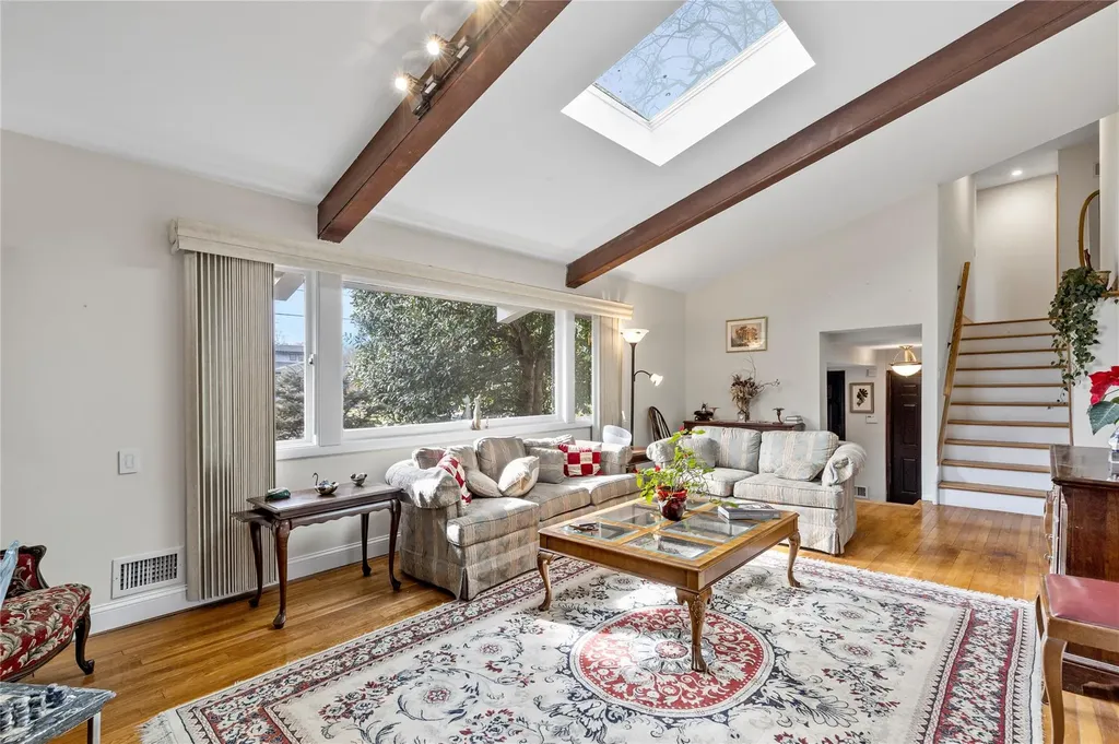 20 Hunt Path New Rochelle NY 10804