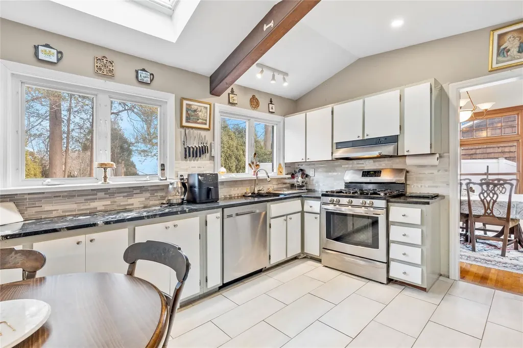 20 Hunt Path New Rochelle NY 10804