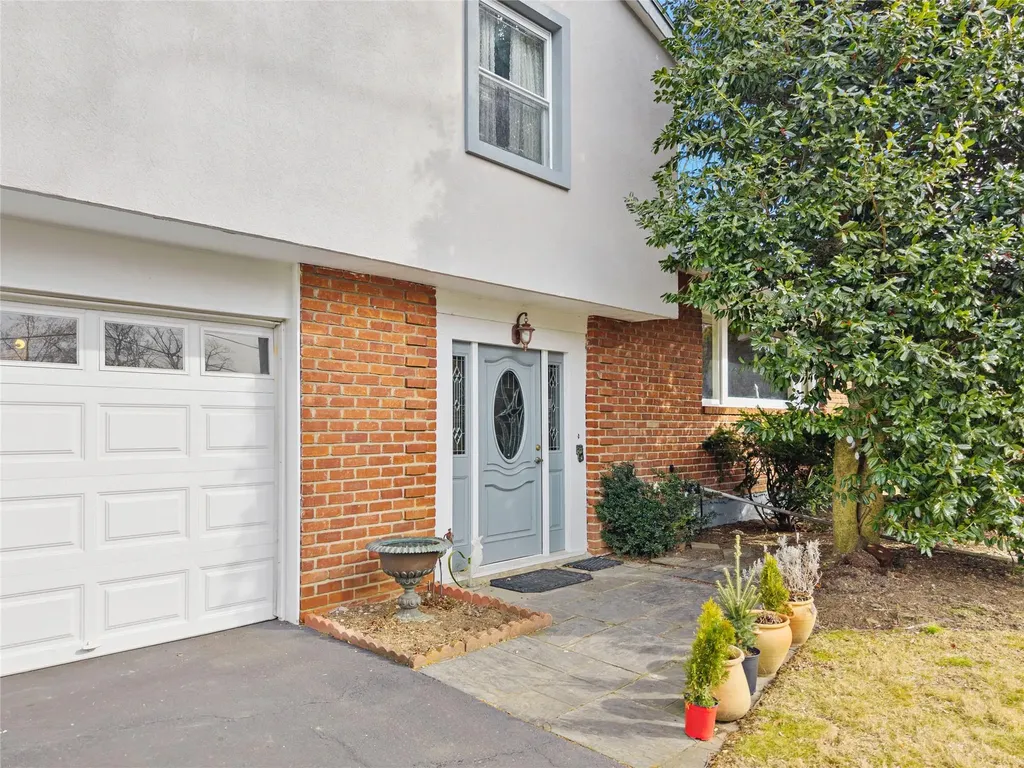 20 Hunt Path New Rochelle NY 10804