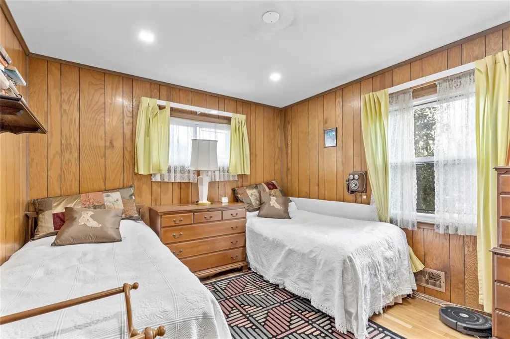 20 Hunt Path New Rochelle NY 10804