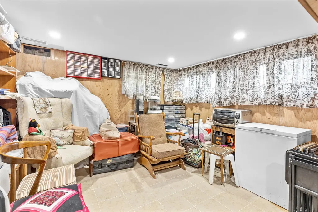 20 Hunt Path New Rochelle NY 10804
