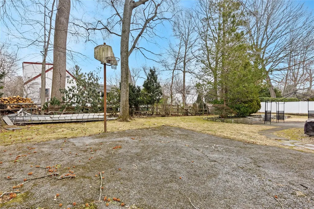 20 Hunt Path New Rochelle NY 10804