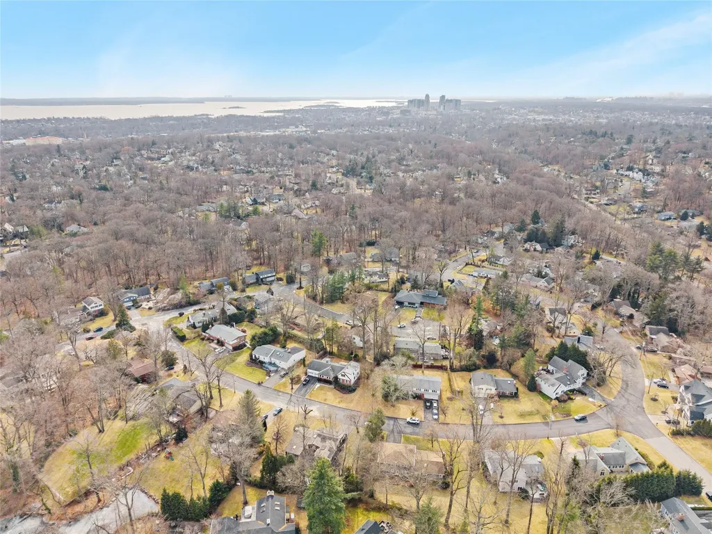 20 Hunt Path New Rochelle NY 10804