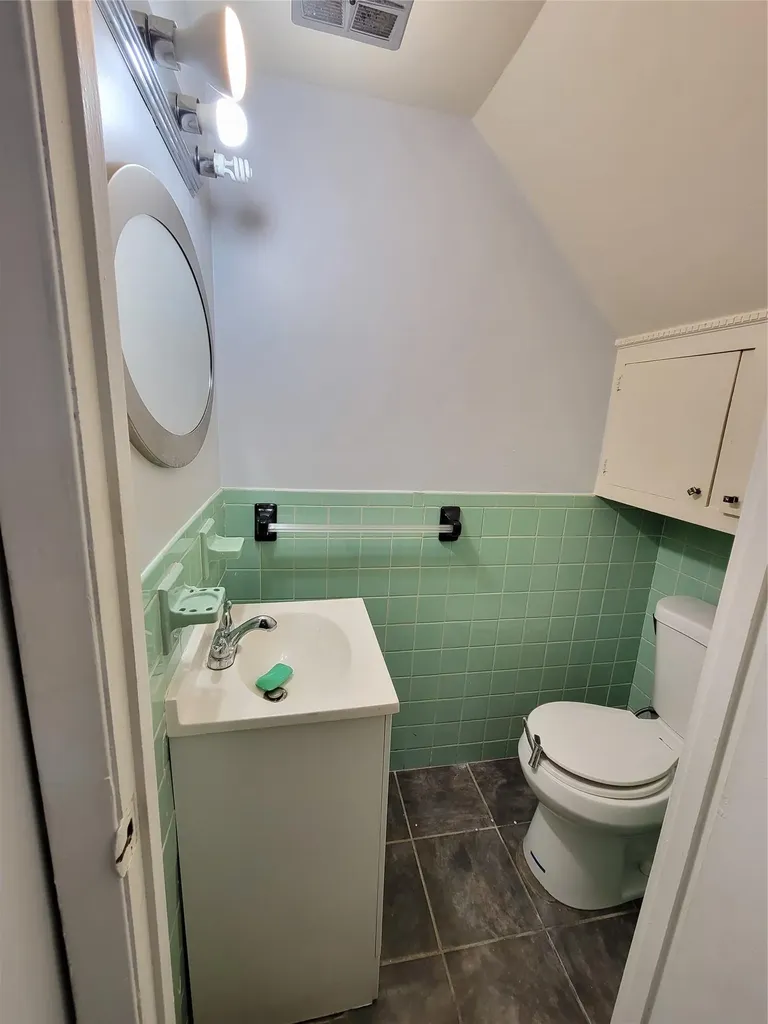1714 Matthews Avenue Bronx NY 10462