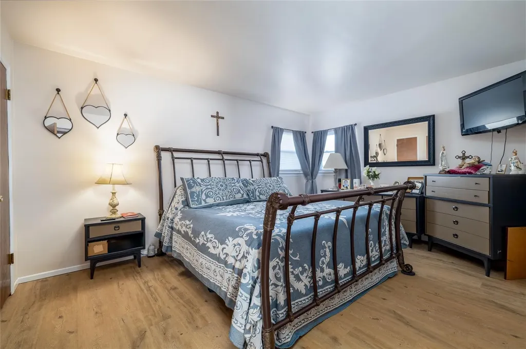 2619 Windsor Avenue Oceanside NY 11572