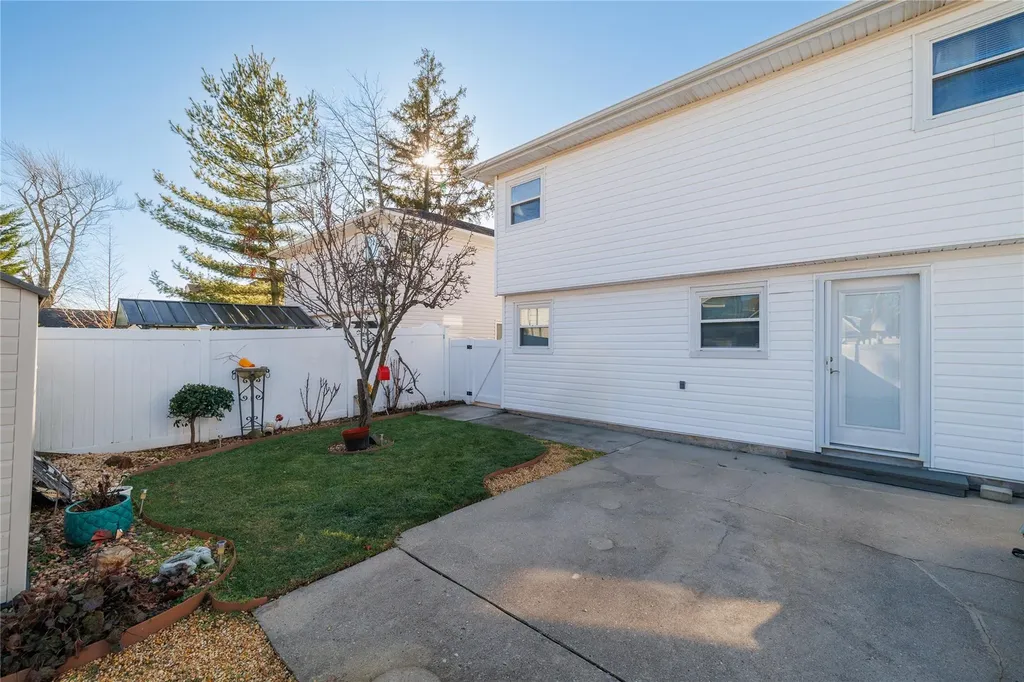 2619 Windsor Avenue Oceanside NY 11572